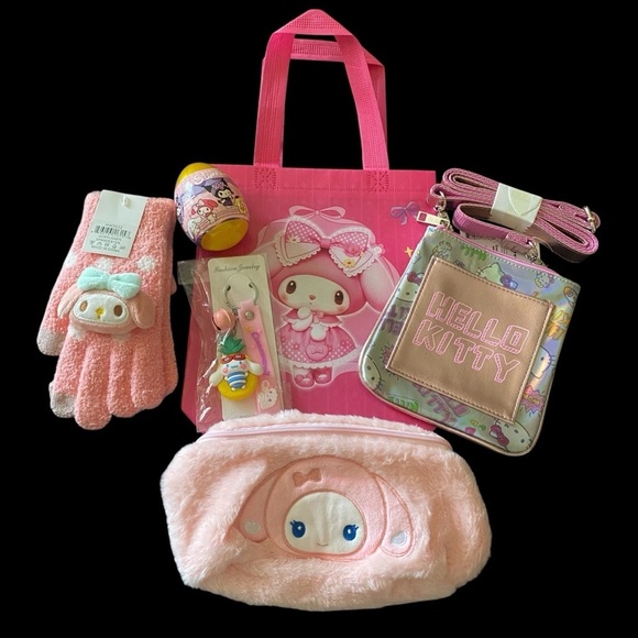 NWT-HELLO KITTY & FRIENDS BUNDLE - Picture 1 of 10